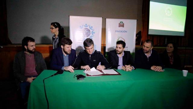 Zabaleta firmó un acuerdo con Grooming Argentina.
