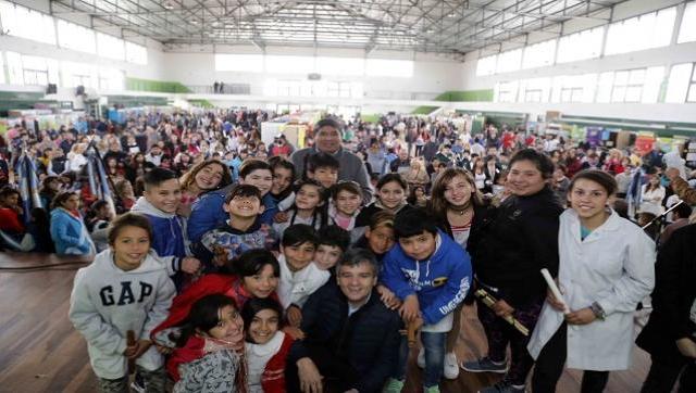 Zabaleta recorrió la Feria de Educación que se realizó en el Estadio Municipal
