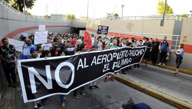 Vecinos de tres distritos vuelven a marchar contra el aeropuerto trucho en El Palomar