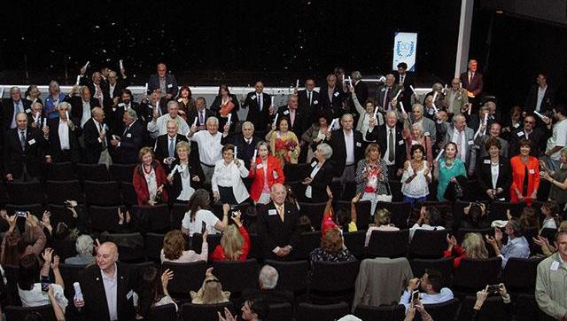 La Universidad de Morón celebra 50 años de graduados: un emotivo homenaje a sus pioneros