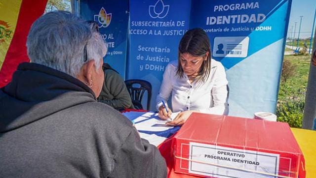 Moreno garantiza el derecho a la identidad con operativos de documentación gratuitos