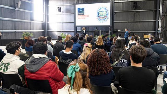 Moreno lanza una nueva edición de la Expo Empleo con foco en la inserción laboral